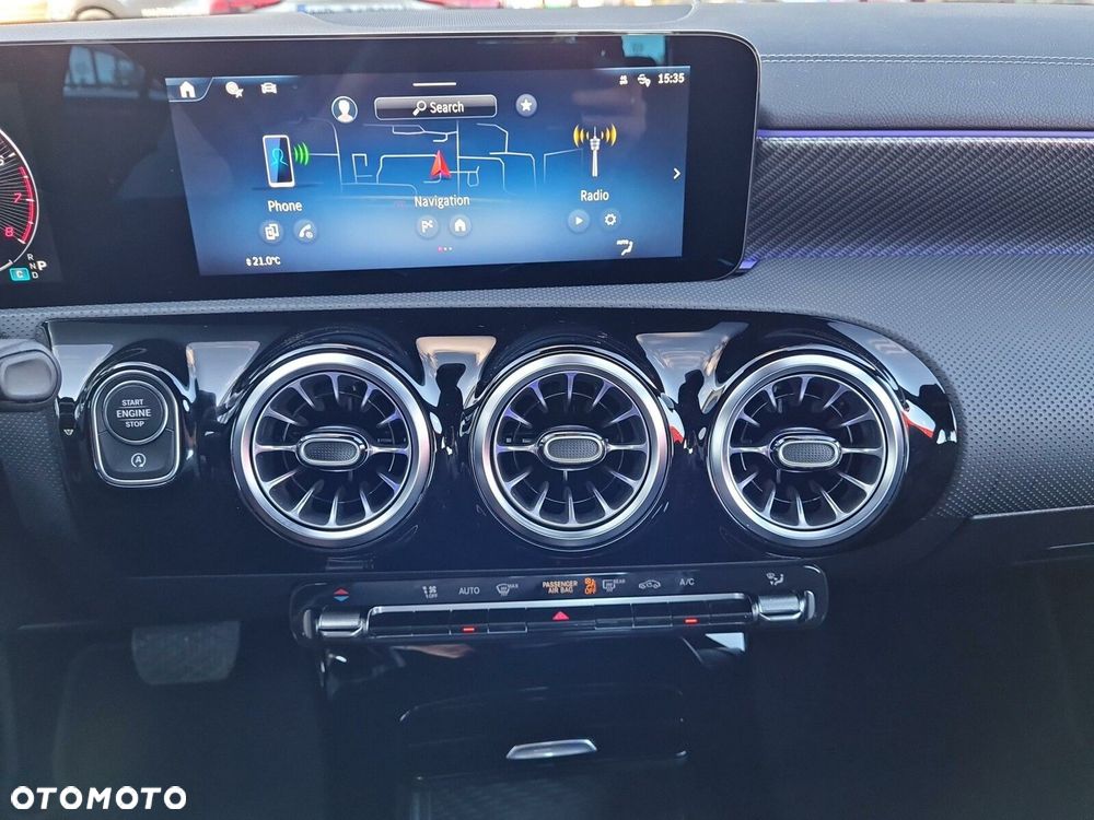 Mercedes-Benz CLA 180 Progressive 7G-DCT - 24