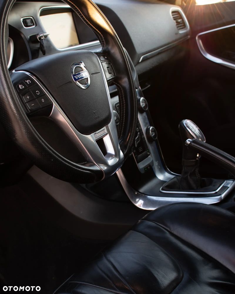 Volvo V40 D4 R-Design Kinetic - 6