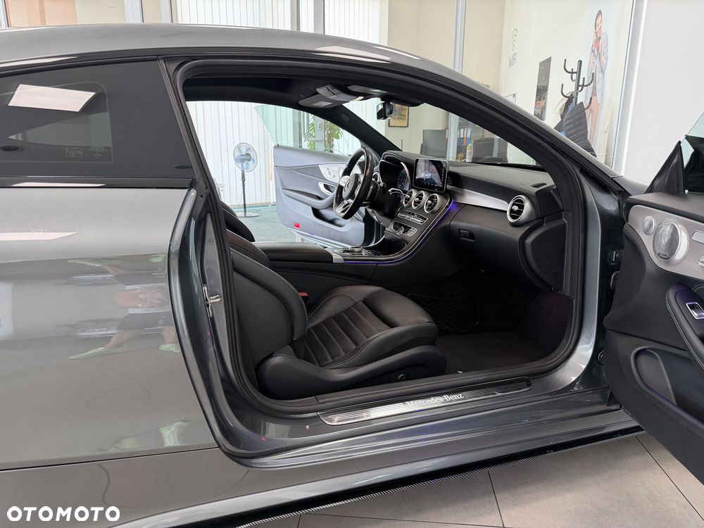 Mercedes-Benz Klasa C 300 9G-TRONIC AMG Line - 33
