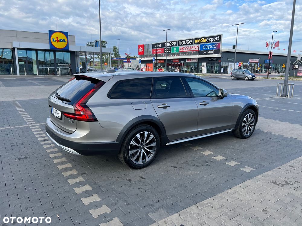 Volvo V90 Cross Country D5 SCR AWD Momentum Pro - 4