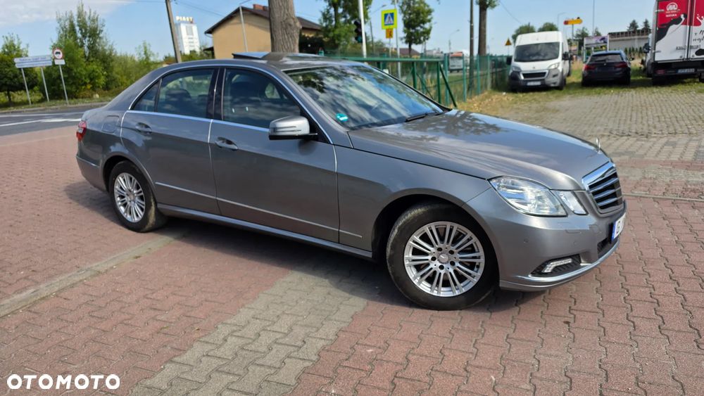 Mercedes-Benz Klasa E 250 CGI BlueEFFICIENCY 7G-TRONIC Elegance - 35