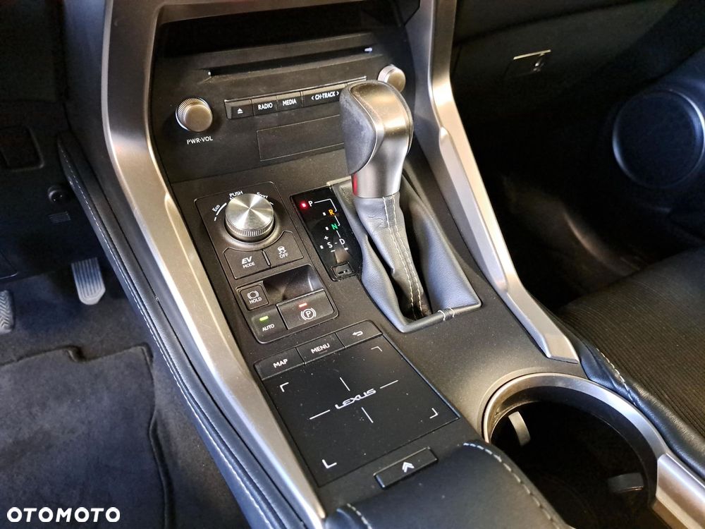 Lexus NX 300h Business Edition AWD - 29