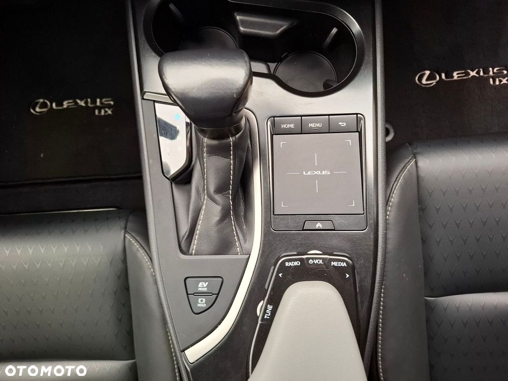 Lexus UX - 27