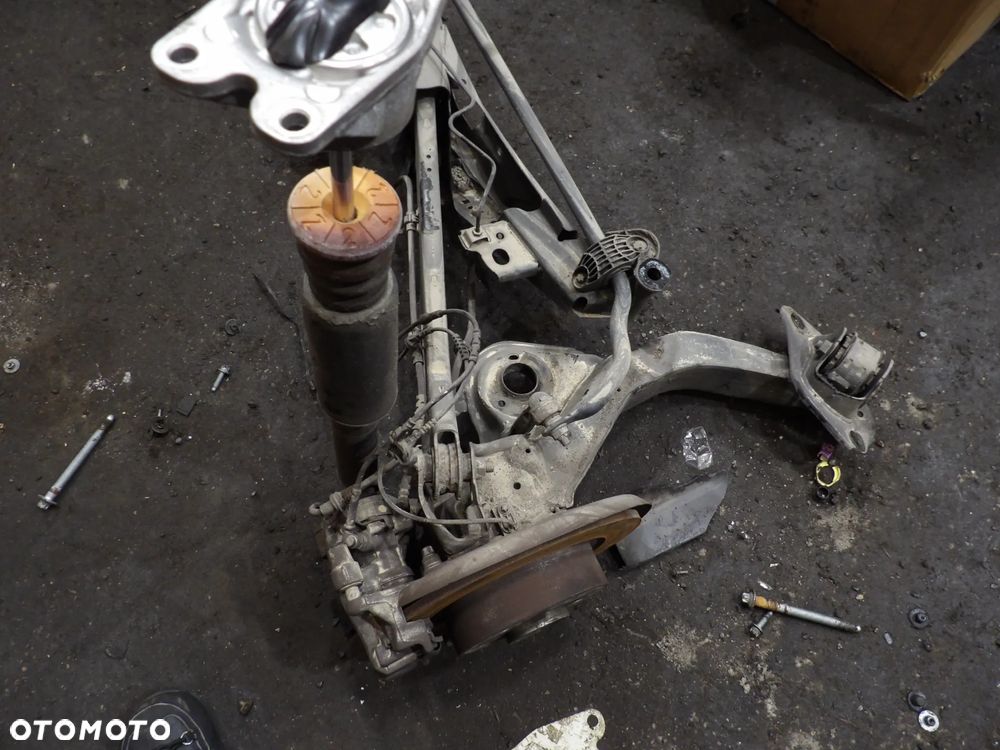 BMW - F46 - ZAWIESZENIE TYLNE - KOMPLETNE - ORYGINAŁ - DEMONTAŻ - 6851560 - 2