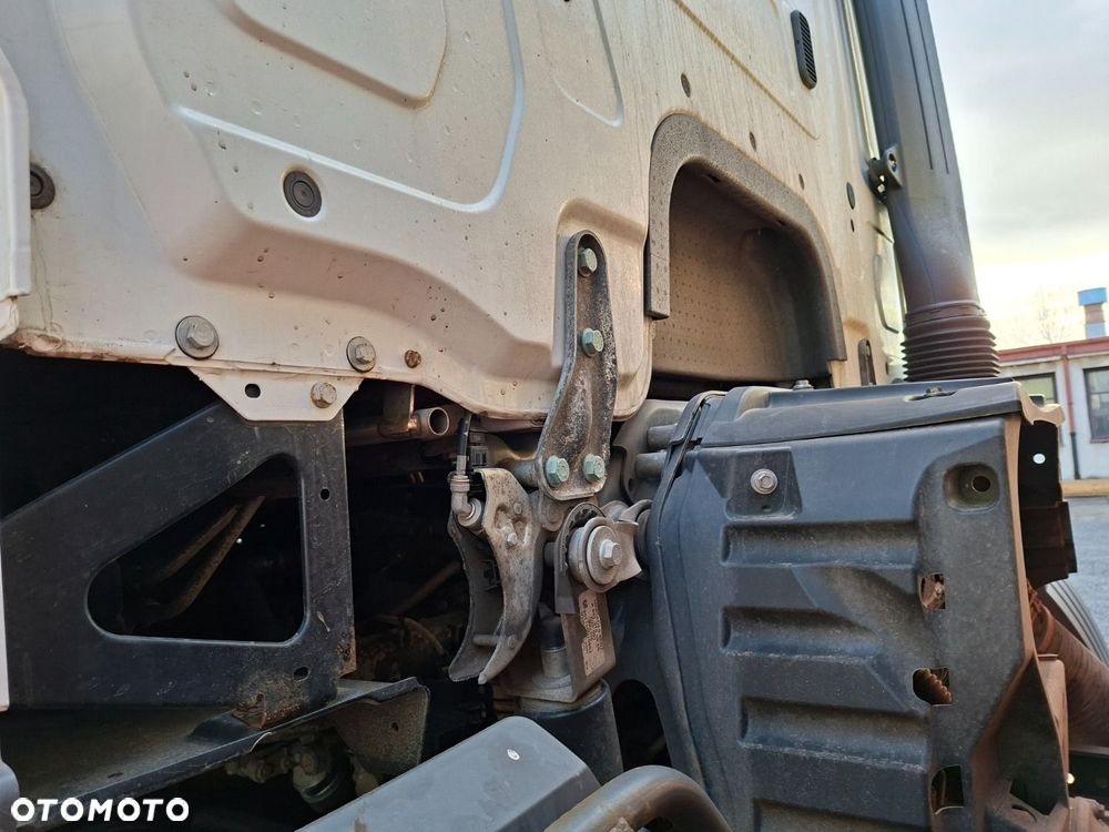 Versalift Antos 2533 L 6X2 - 33