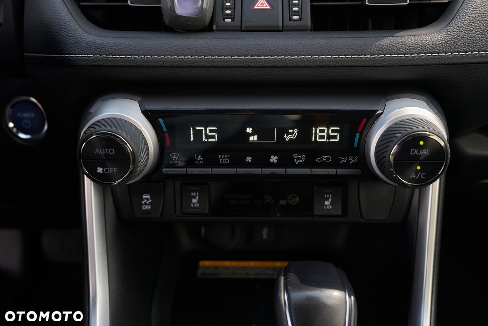 Toyota RAV4 2.5 Hybrid Black Edition by JBL 4x4 - 26