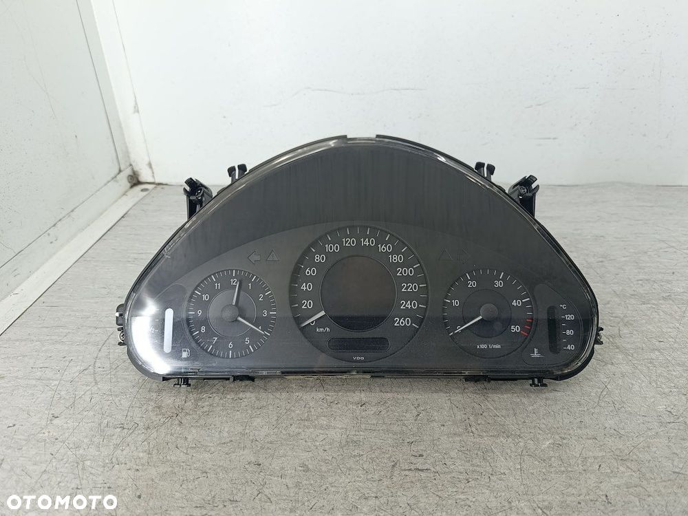 LICZNIK MERCEDES-BENZ KLASA E W211 A2114404311  110.080/382.031 VDO 2.2 - 1