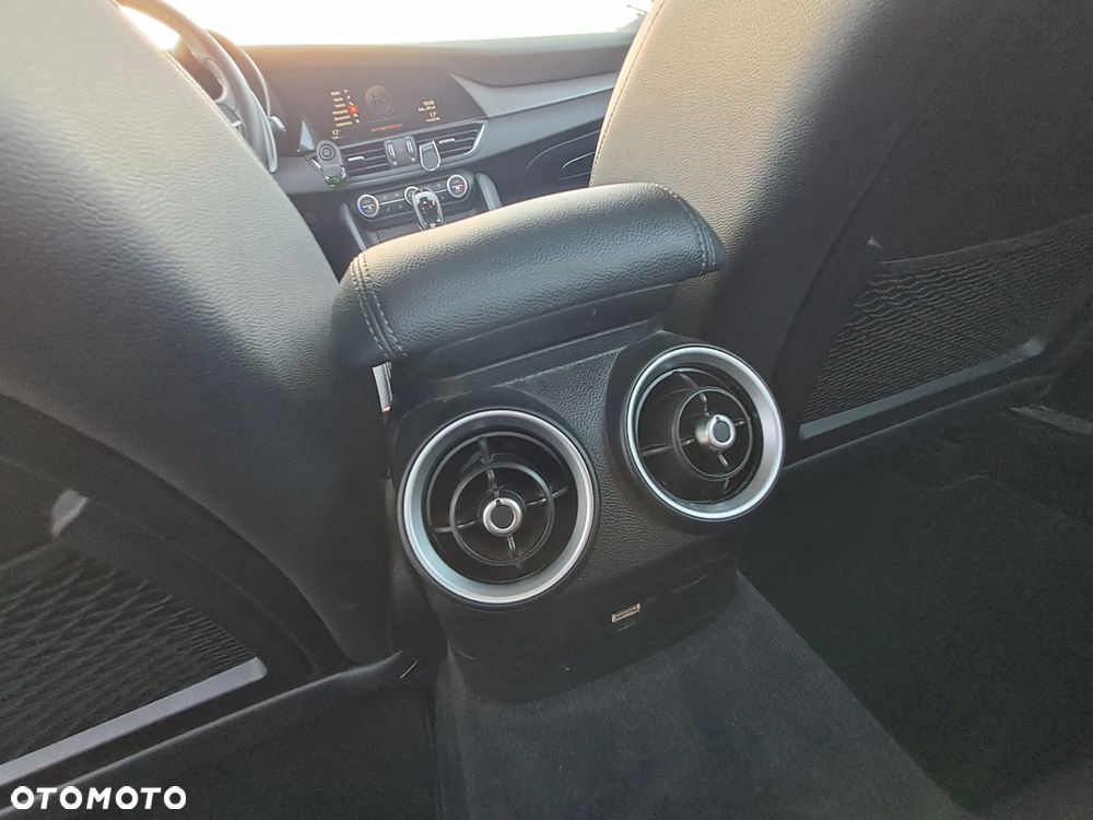 Alfa Romeo Giulia 2.0 Turbo Veloce Q4 - 23