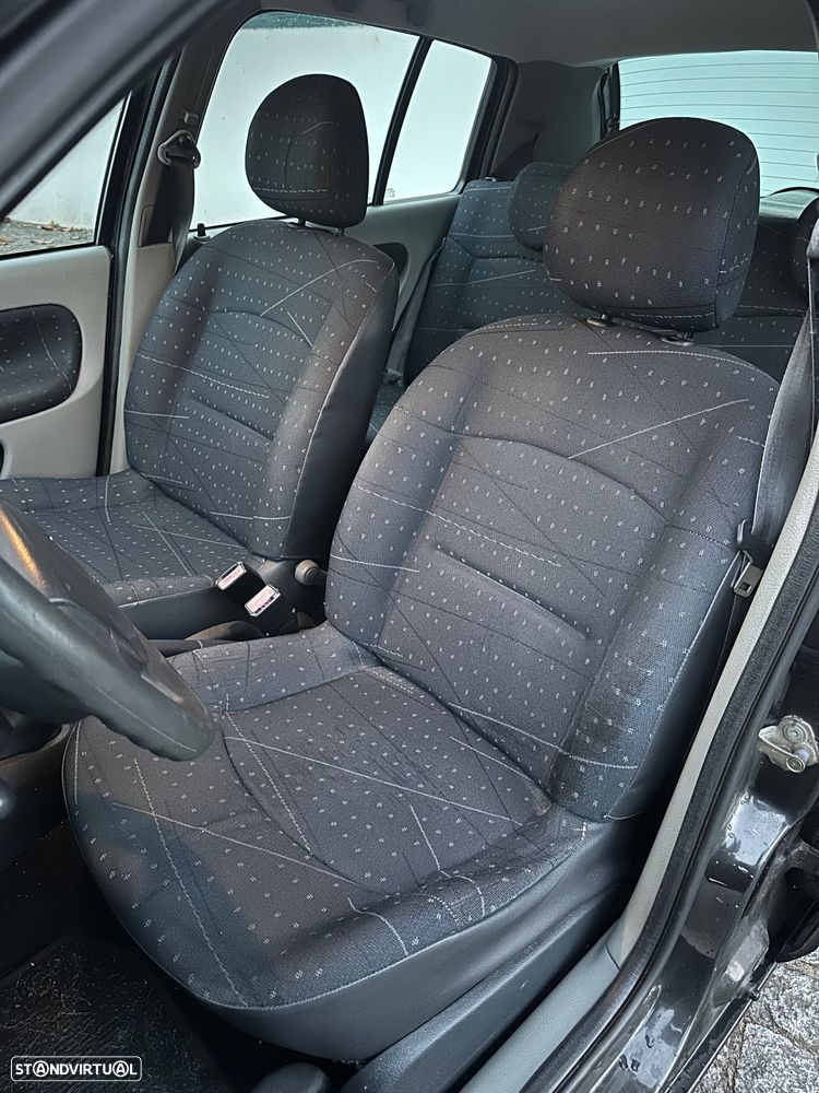Renault Clio 1.2 16V Confort - 4