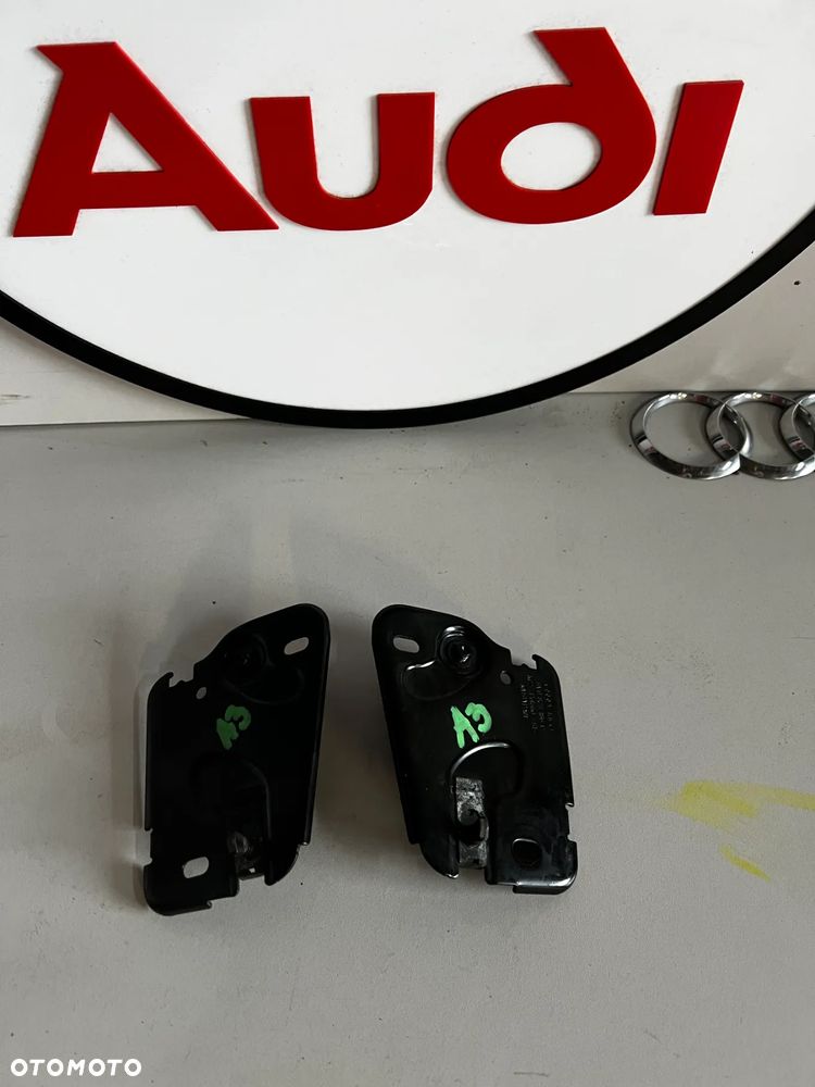ZAMEK RYGIEL MASKI PRAWY LEWY AUDI A3 8V 8V0823185C 8V0823186C 2012- - 1