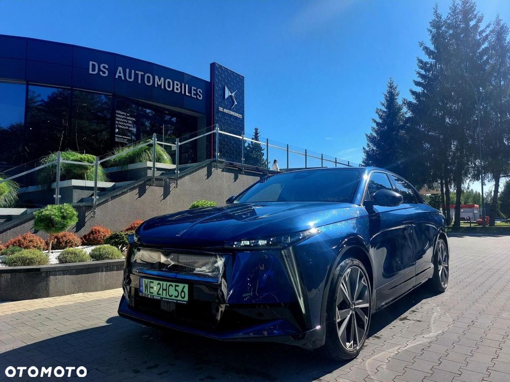 DS Automobiles N°8 - 2