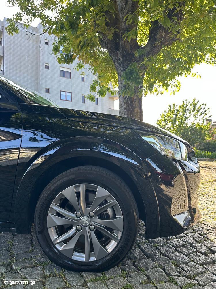 Peugeot e-208 Allure - 8