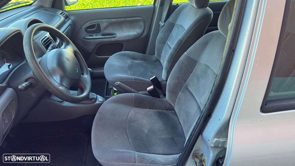 Renault Clio 1.9 DTi RXE - 8