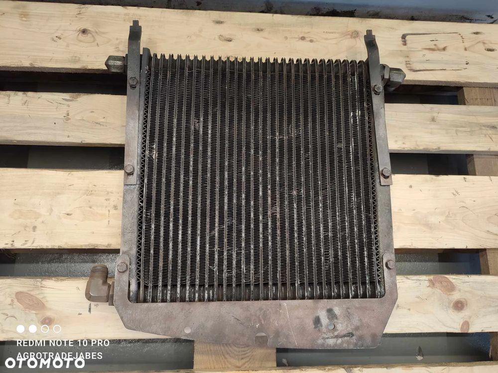 Chłodnica oleju Massey Ferguson 8937 - 7