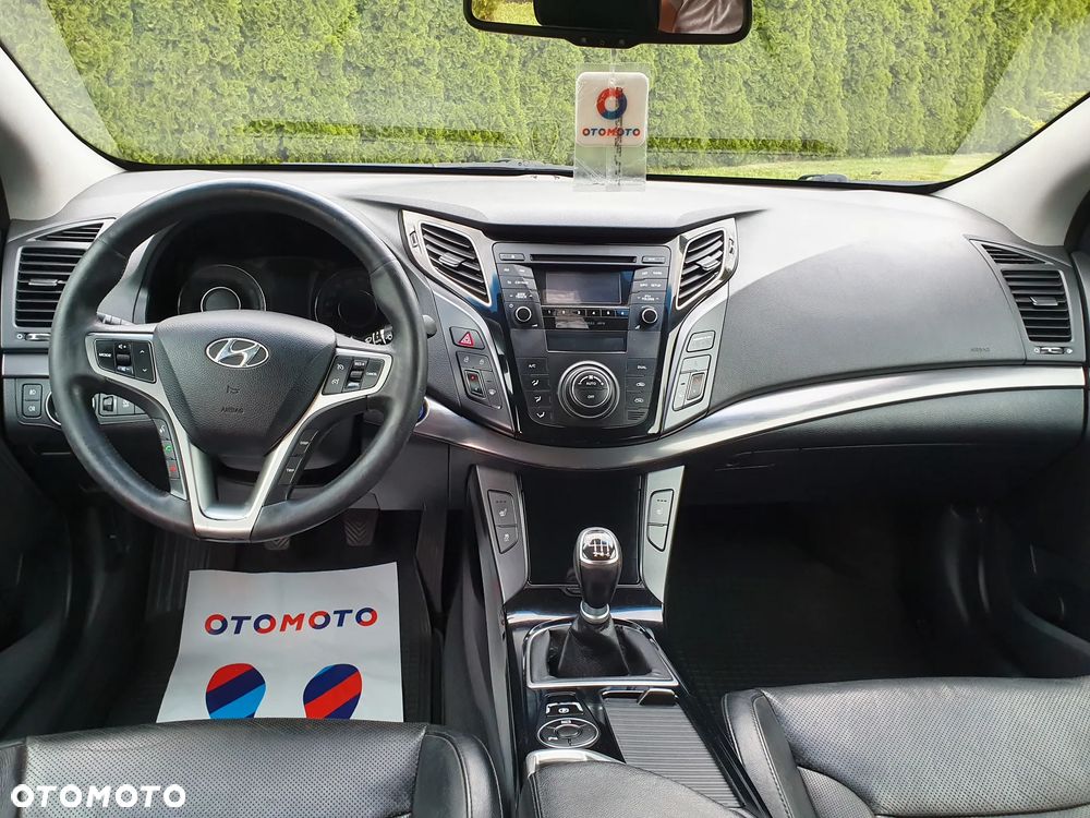 Hyundai i40 Kombi blue 1.6 Trend - 11