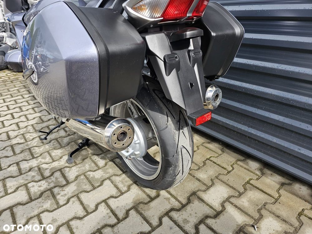 Yamaha FJR - 21