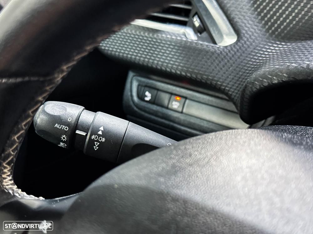 Peugeot 2008 1.2 PureTech GT Line - 42