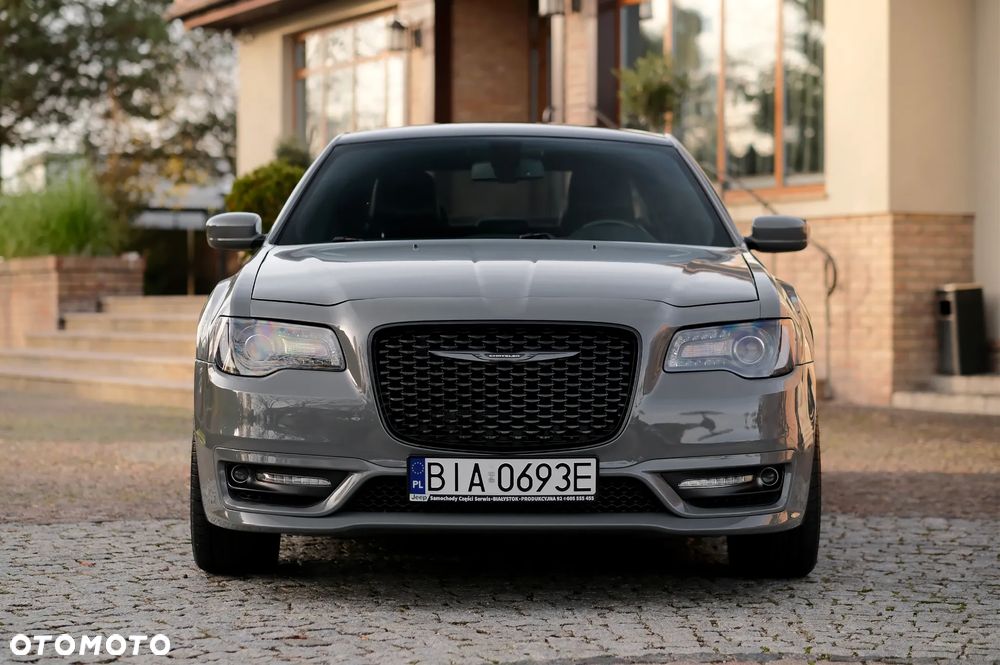 Chrysler 300s - 9