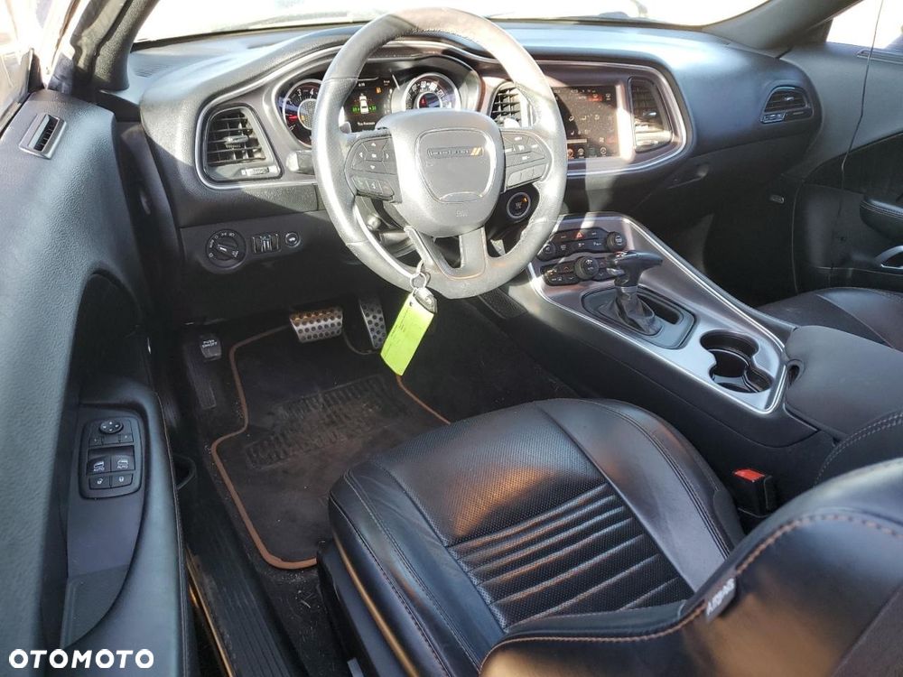 Dodge Challenger - 7