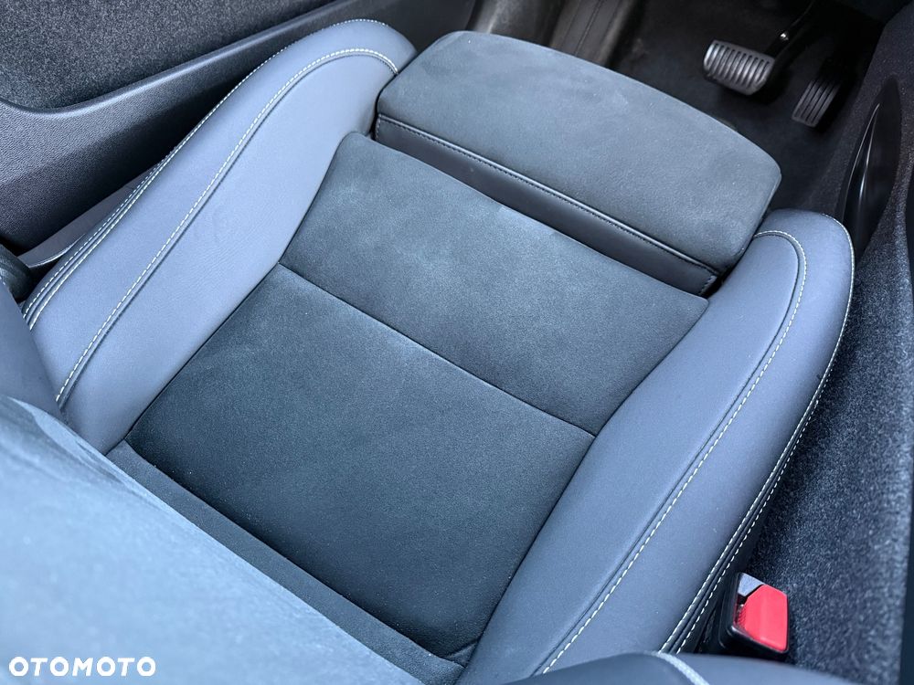 Volvo XC 40 B4 B DKG Plus Black Edition - 30