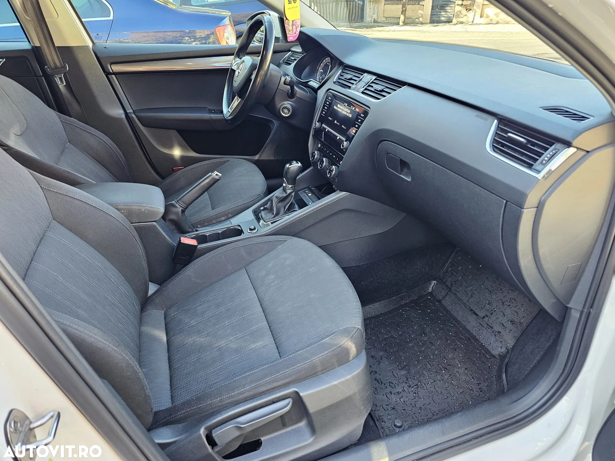 Skoda Octavia Combi Diesel 1.6 TDI DSG Style - 38