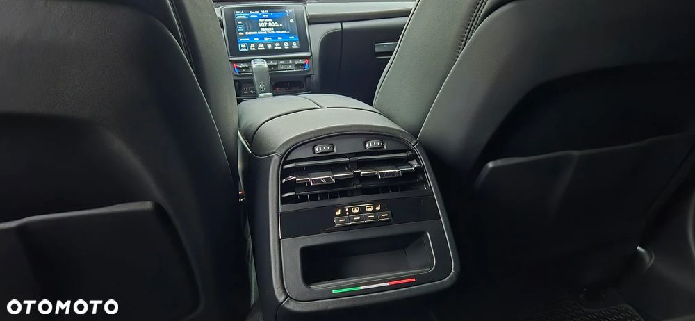 Maserati Quattroporte - 26