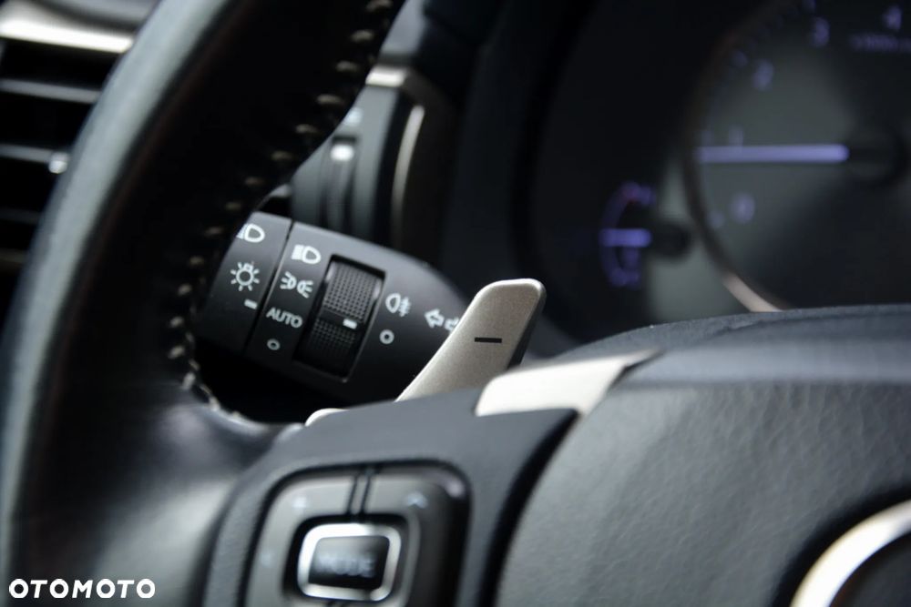 Lexus IS 200t / 300 Prestige - 30