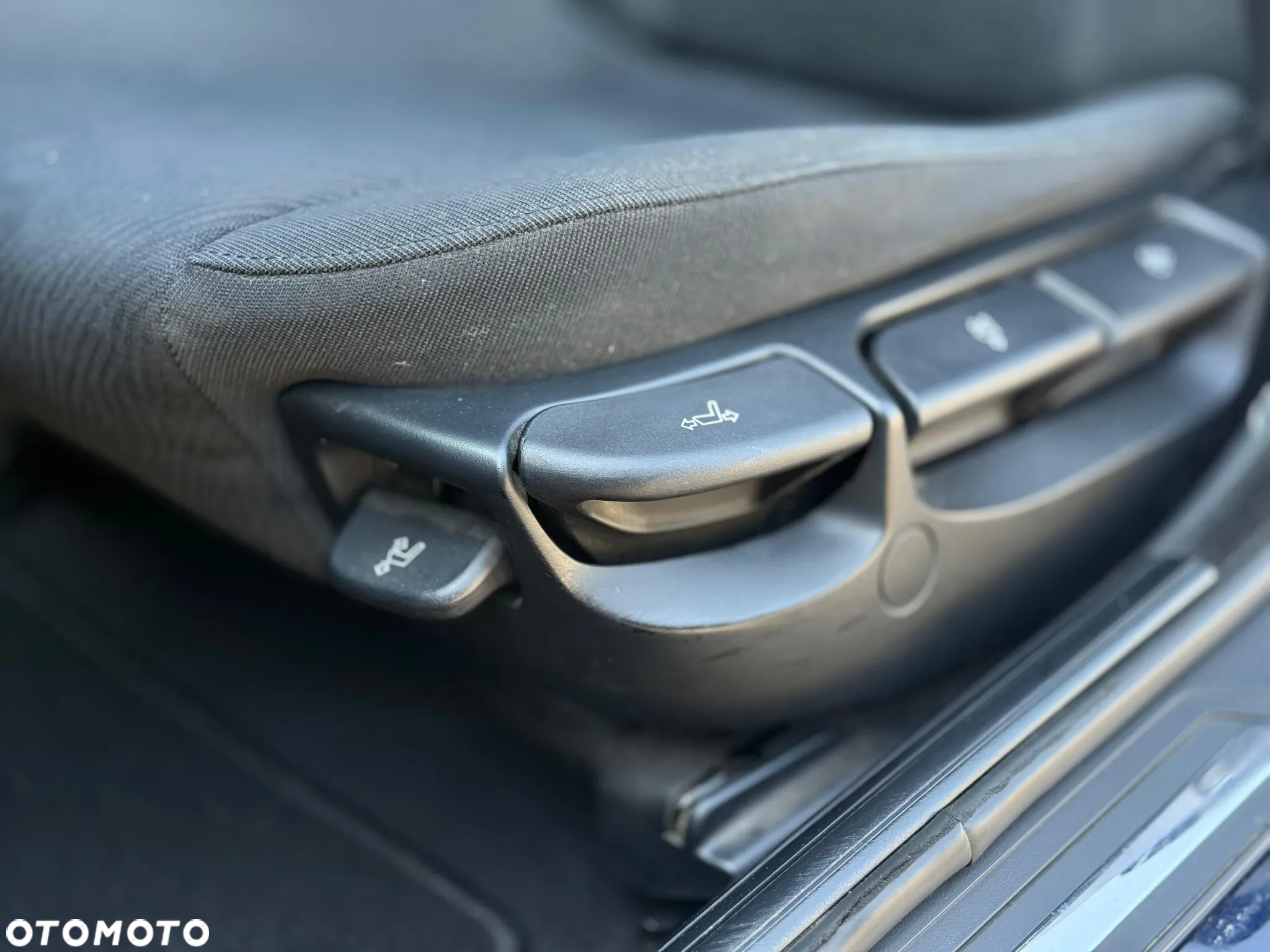 BMW Seria 5 520i - 32