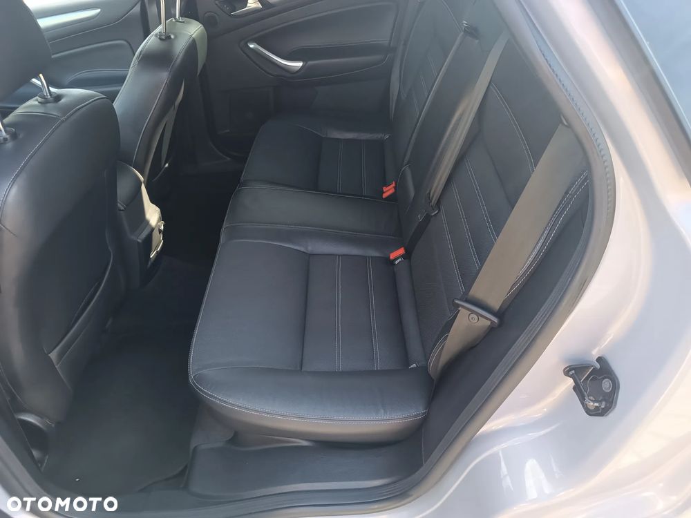 Ford Mondeo 2.0 SCTi Titanium - 12