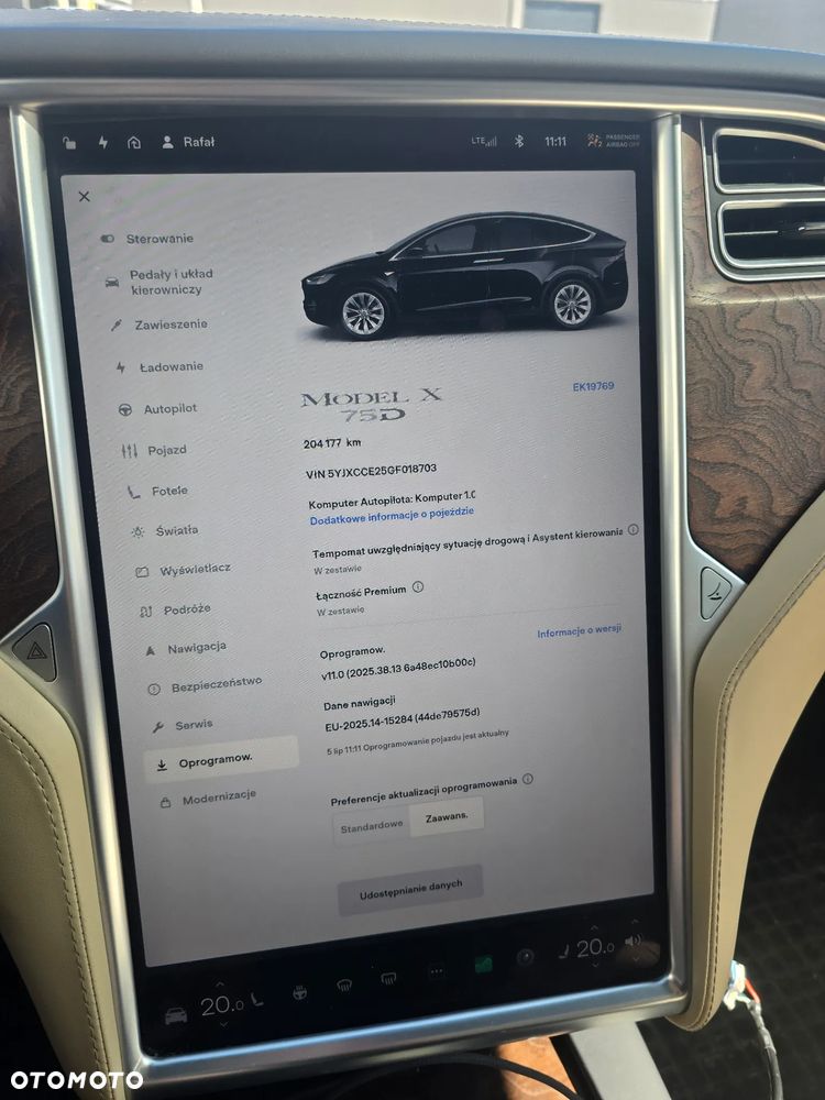 Tesla Model X - 38