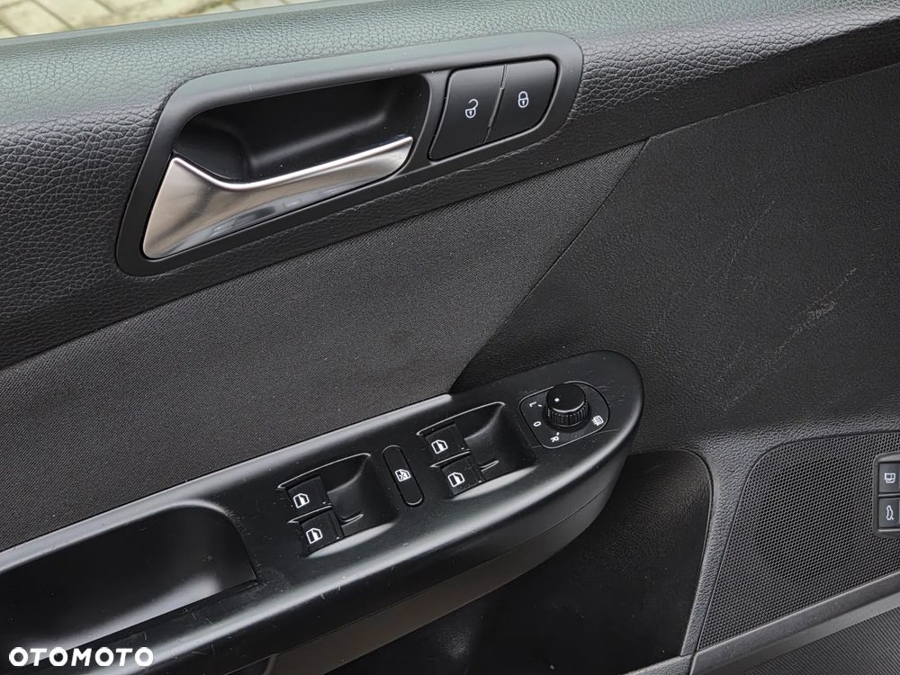 Volkswagen Passat 2.0 TDI DPF DSG Trendline - 32