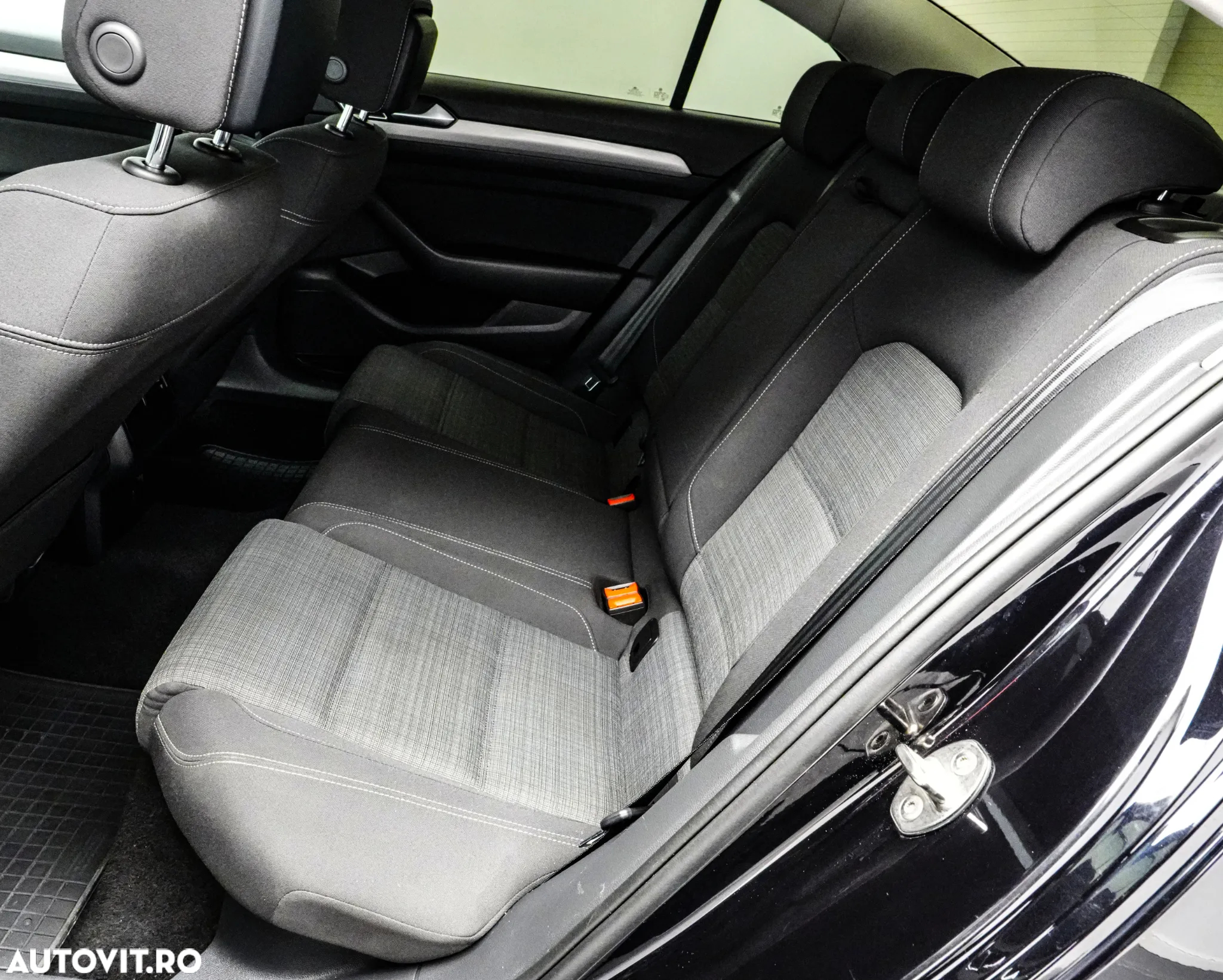 Volkswagen Passat 1.6 TDI DSG Comfortline - 16
