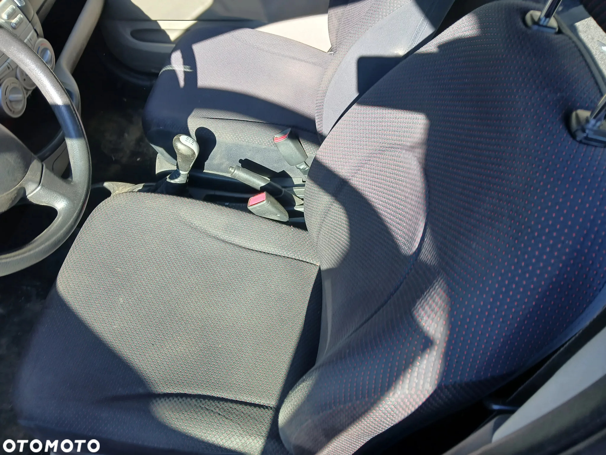 daihatsu sirion II 05/10 fotel fotele kanapa deska kokpit podsufitka boczek boczki klamka podłokietnik licznik - 4