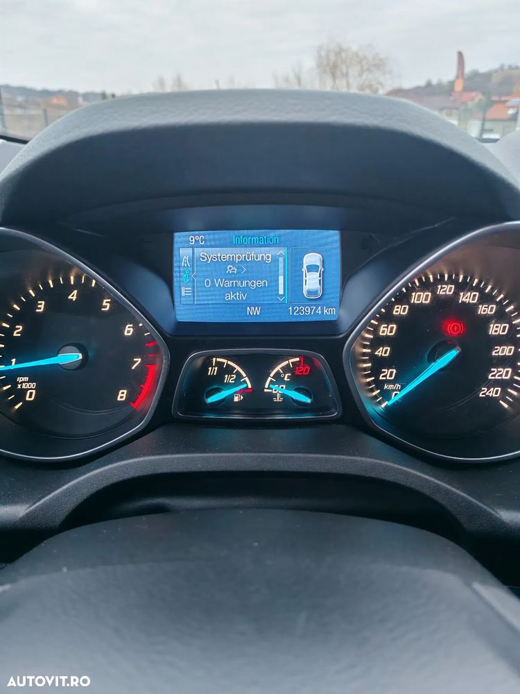 Ford Kuga 1.6 EcoBoost 2x4 Titanium - 17