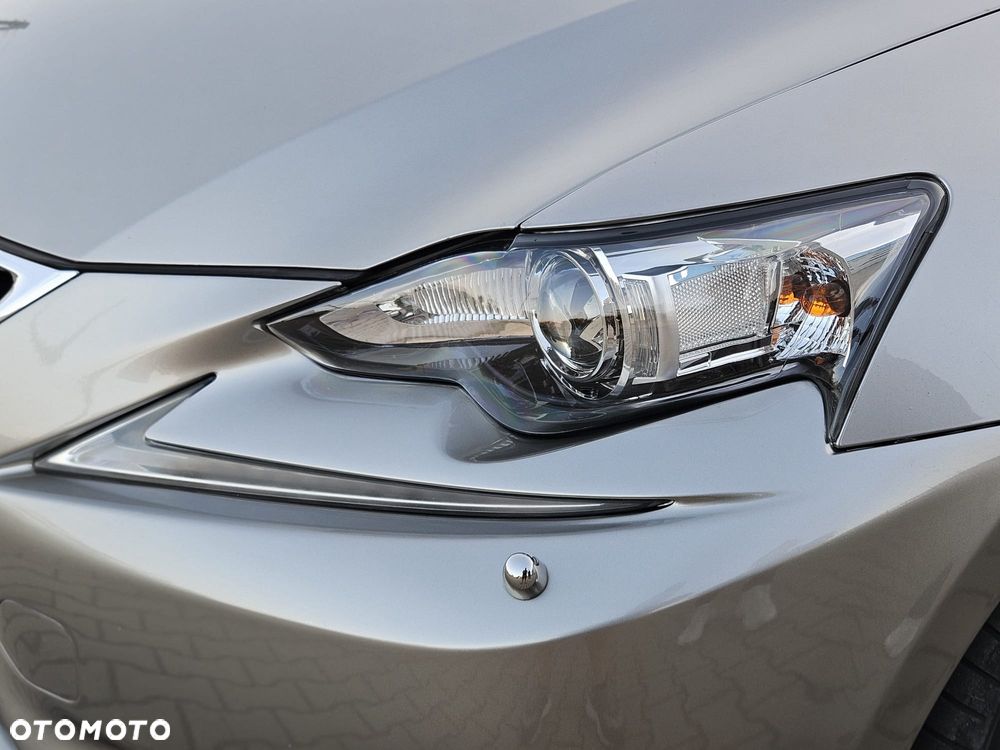 Lexus IS 300h Comfort - 16