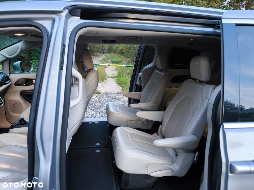 Chrysler Pacifica - 22