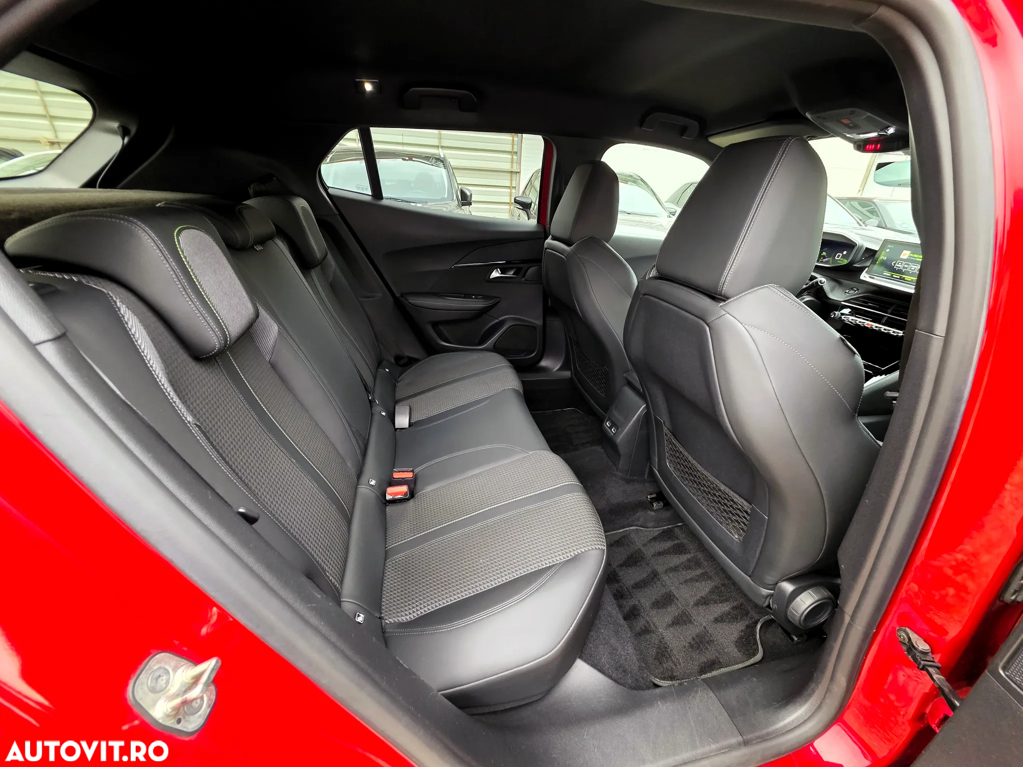 Peugeot 2008 1.2 L PureTech STT EAT8 GT Line - 16