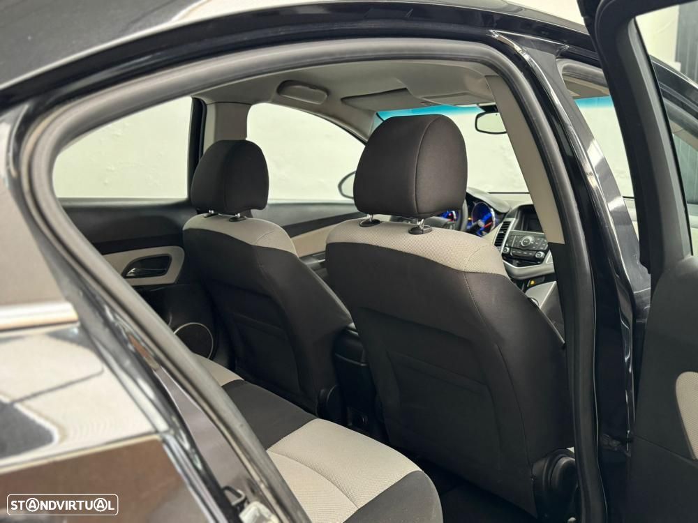 Chevrolet Cruze 2.0 VCDi LTZ EP - 13