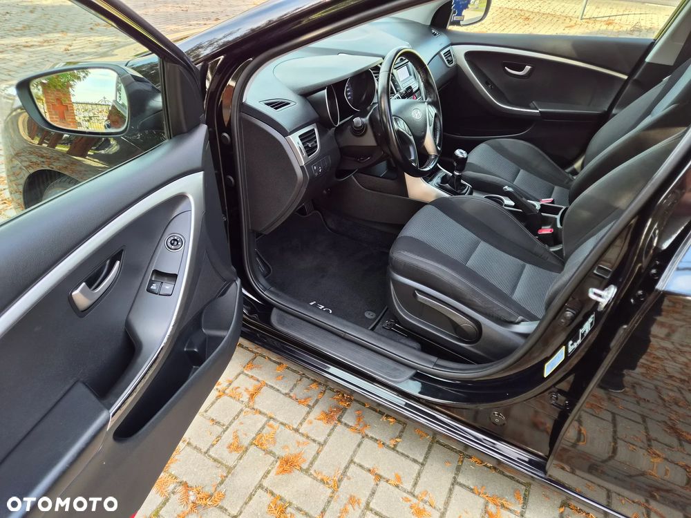 Hyundai i30 blue 1.4 Passion - 9