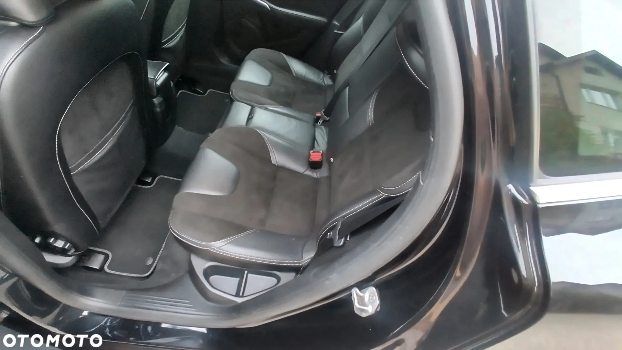 Volvo V40 D2 R-Design - 6