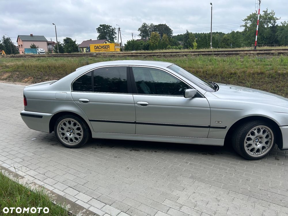 BMW Seria 5 523i - 5