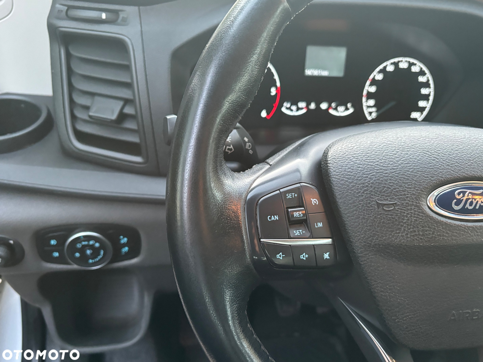 Ford Transit - 26