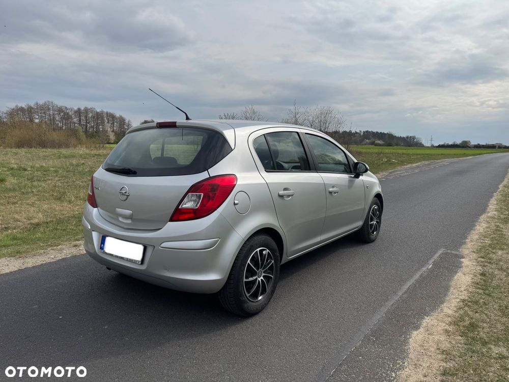 Opel Corsa 1.2 16V Essentia - 8