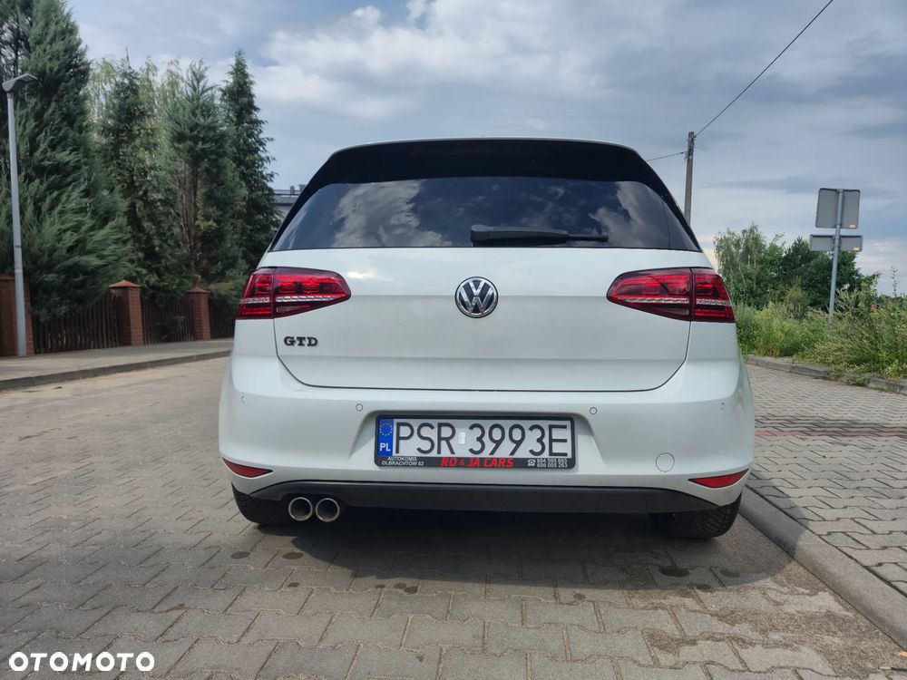 Volkswagen Golf - 6
