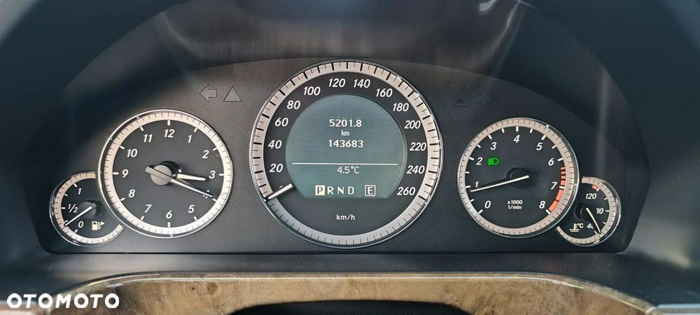 Mercedes-Benz Klasa E 200 BlueEFFICIENCY 7G-TRONIC Elegance - 19