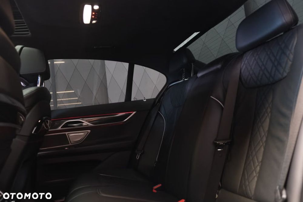 BMW Seria 7 750i xDrive sport - 25