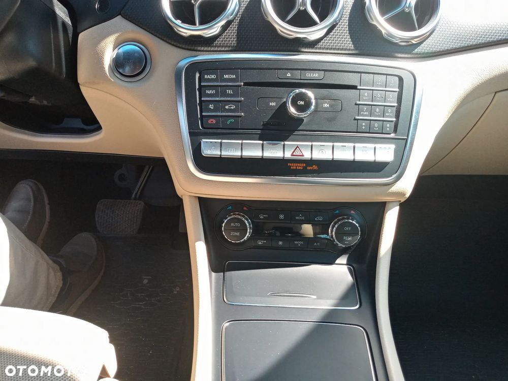 Mercedes-Benz GLA 220 4-Matic - 10