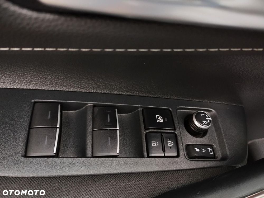 Toyota Corolla 2.0 Hybrid Comfort - 21