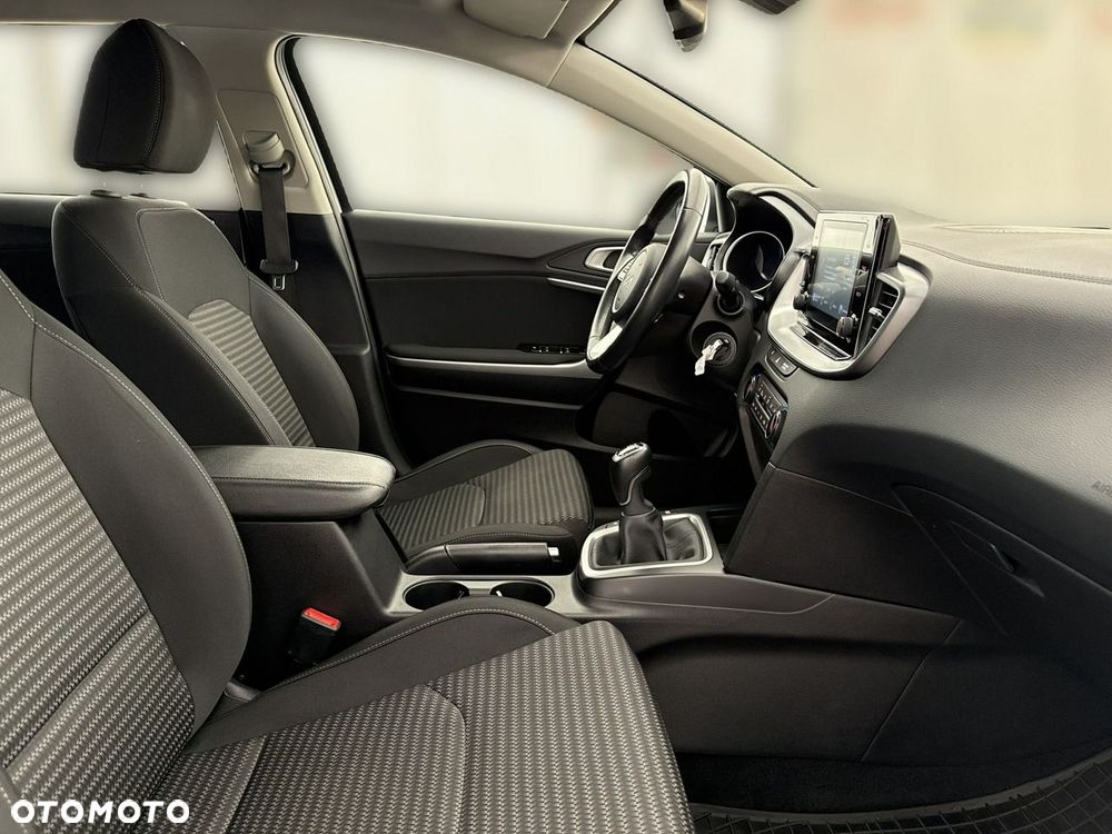 Kia Ceed - 24