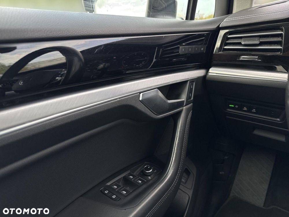 Volkswagen Touareg - 32